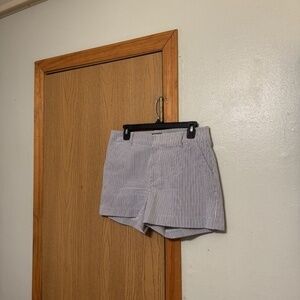 Crosby Size 6 Blue & White w/Stripes Mid-Rise Seersucker Shorts - EUC